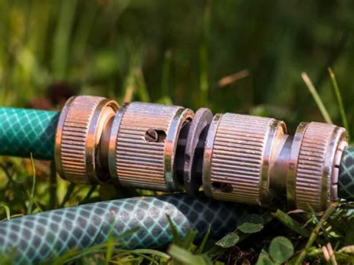 Can You Connect 2 way hoses to one faucet?